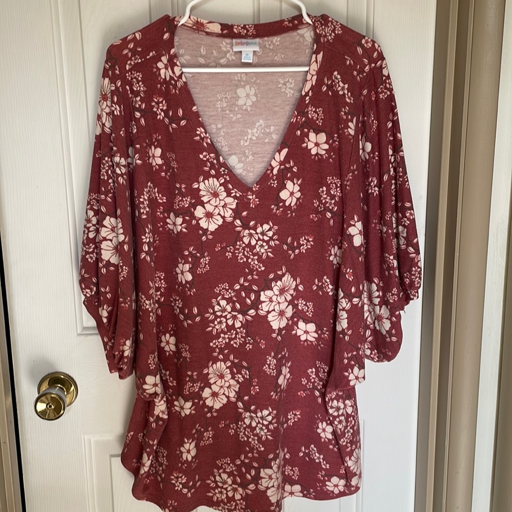 Lula roe top